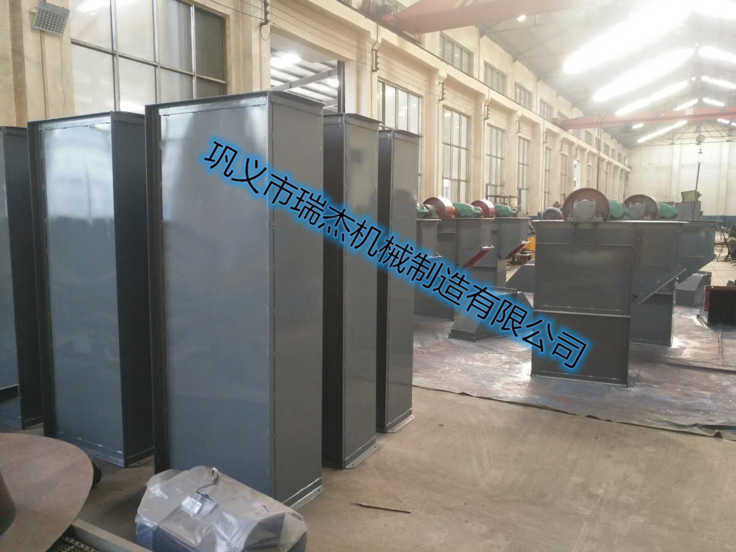 斗式提升機(jī)中部